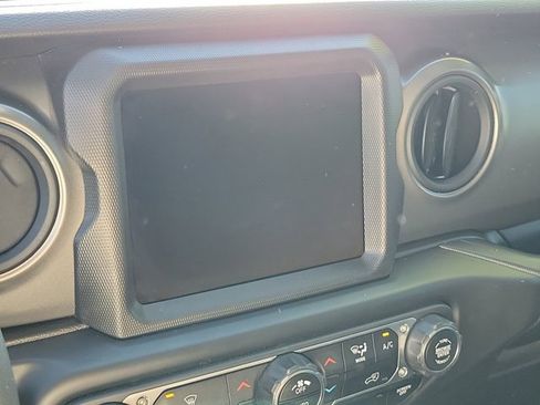 Used 2023 Jeep Gladiator Sport image 24