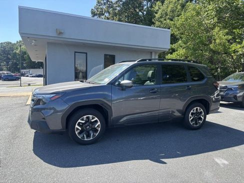 Certified 2025 Subaru Forester Premium AWD/4WD image 9