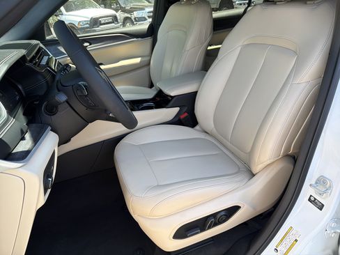 Used 2023 Jeep Grand Cherokee L Limited RWD image 13