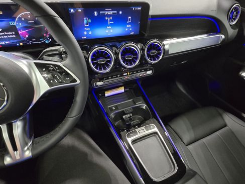 New 2026 Mercedes-Benz GLB 250 4MATIC image 19