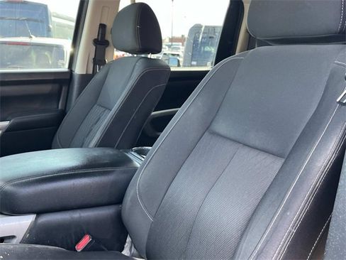 Used 2019 Nissan Titan SV w/ SV Convenience Package image 24
