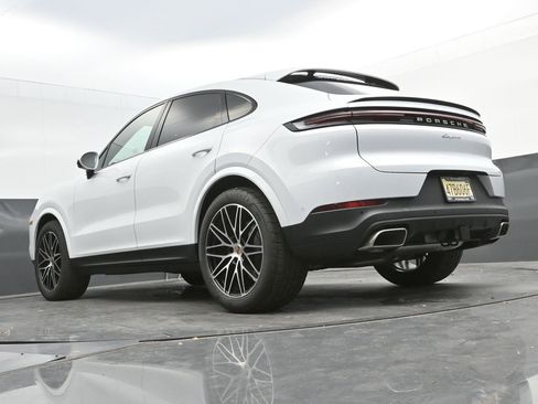 New 2025 Porsche Cayenne image 33