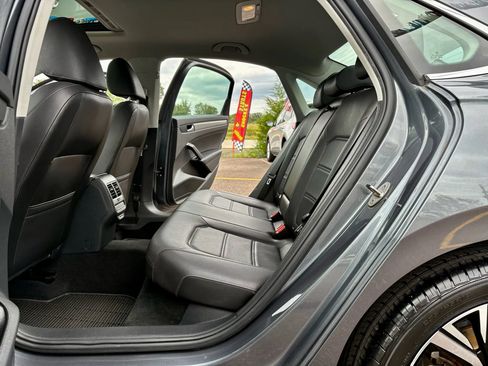 Used 2021 Volkswagen Passat 2.0T SE image 18
