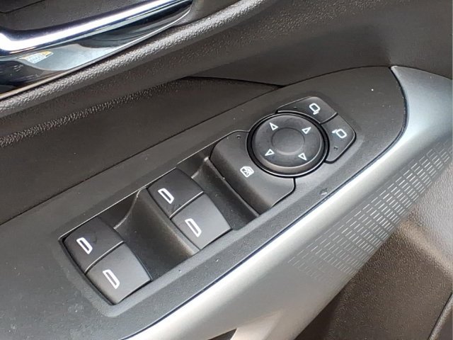 Used 2024 Chevrolet Trax RS FWD image 16