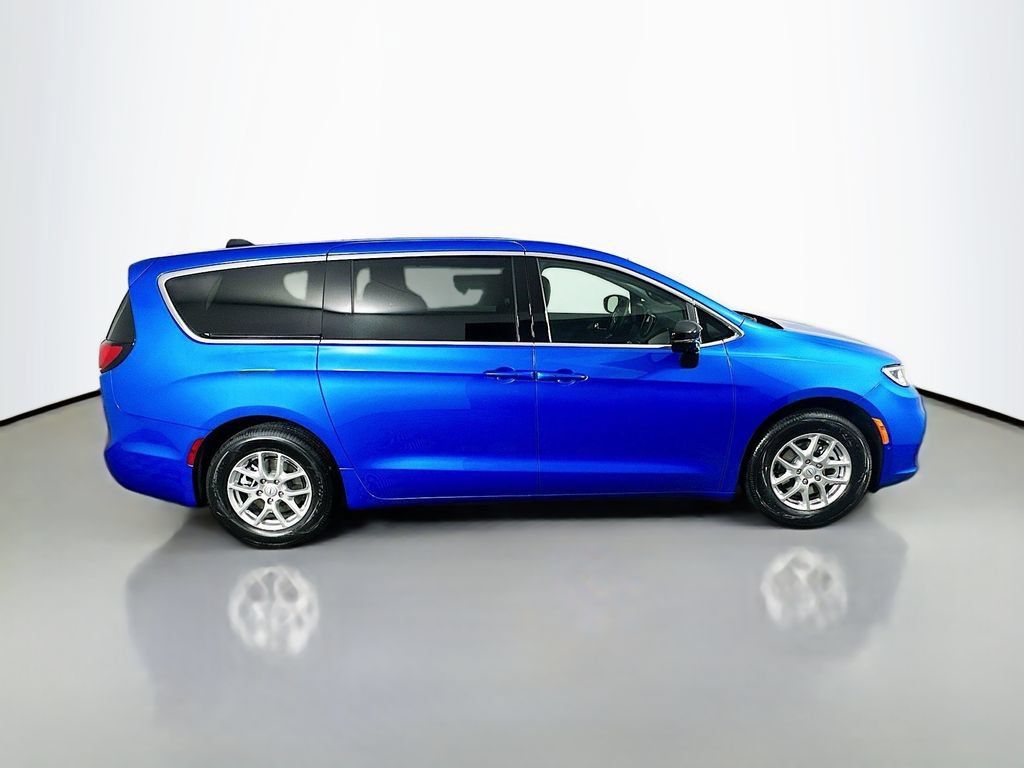 New 2026 Chrysler Pacifica Select FWD image 8