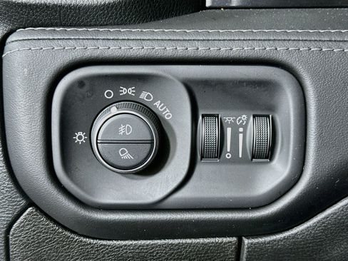 Used 2022 RAM 1500 Limited AWD/4WD image 17