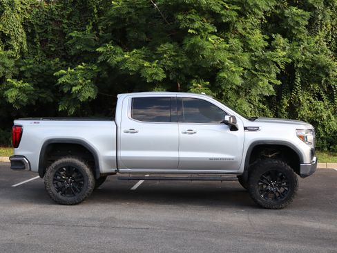 Used 2019 GMC Sierra 1500 SLT w/ SLT Premium Package AWD/4WD image 10