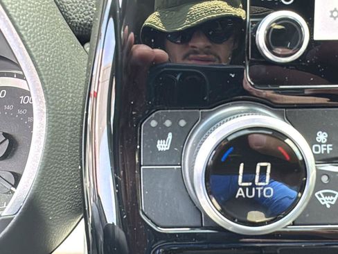 Certified 2024 Toyota Highlander XLE image 19