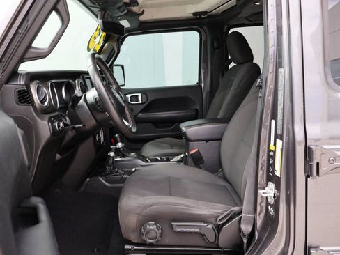 Used 2023 Jeep Gladiator Overland AWD/4WD image 8