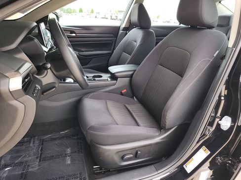 Used 2025 Nissan Altima 2.5 SV FWD image 12