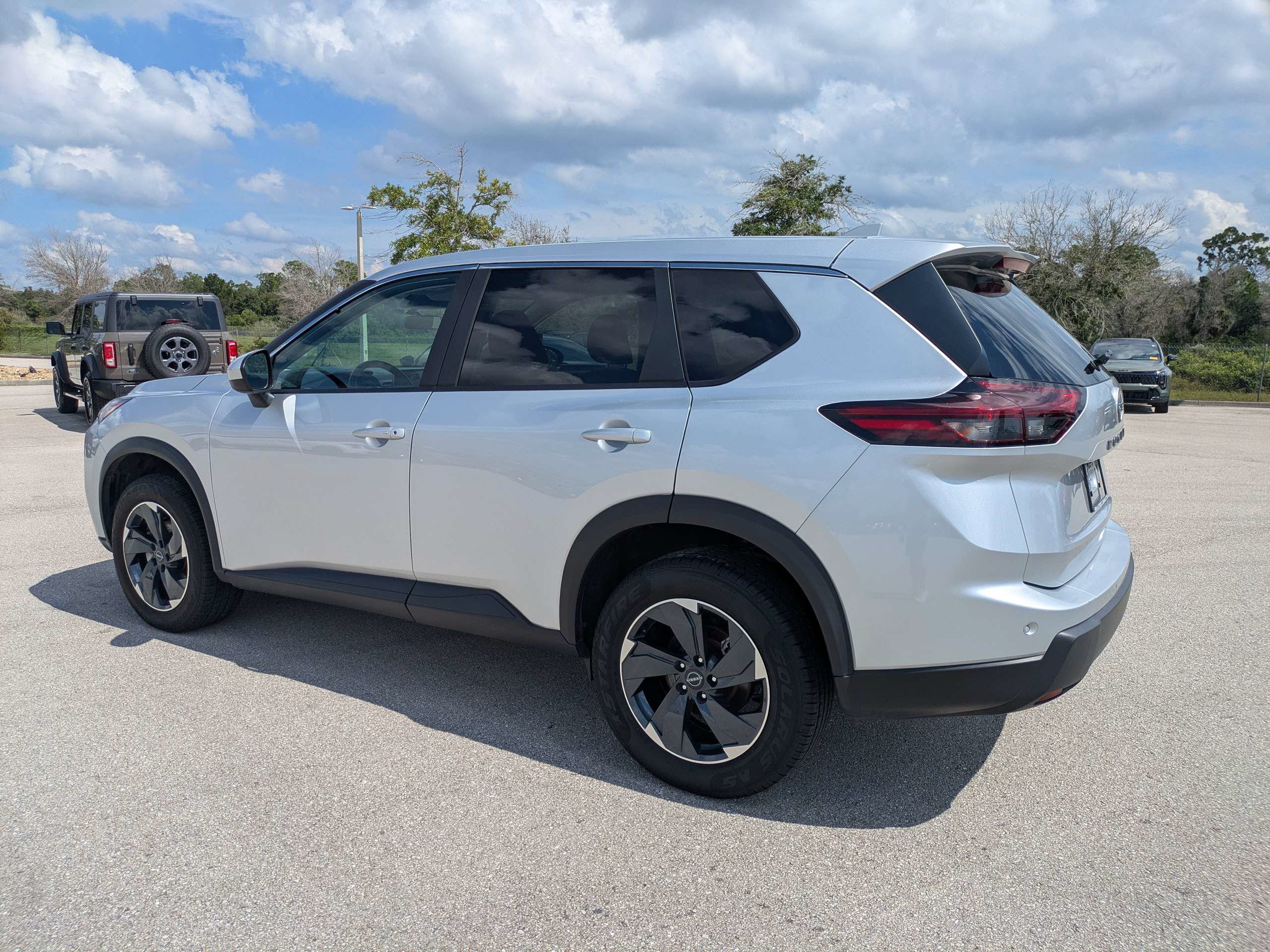Used 2025 Nissan Rogue SV FWD image 7
