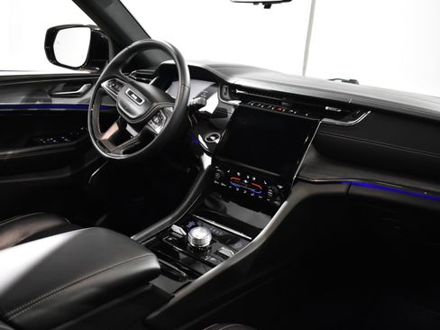 Used 2023 Jeep Grand Cherokee Overland w/ Adv Protech Group III image 33