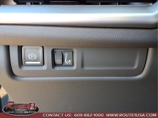 Used 2025 Cadillac XT4 Premium Luxury AWD/4WD image 22