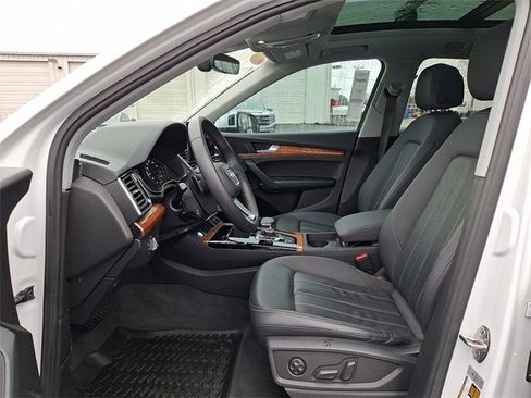 Used 2023 Audi Q5 2.0T Premium w/ Convenience Package image 13