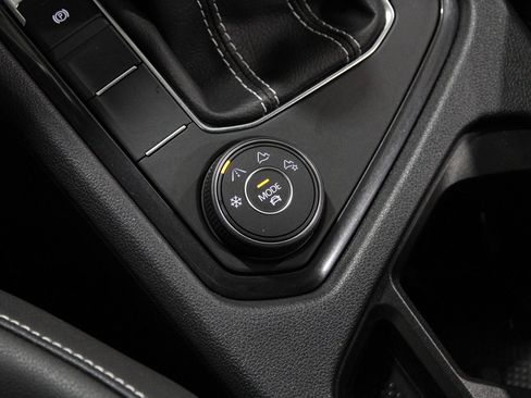 Used 2023 Volkswagen Tiguan SE R-Line image 15