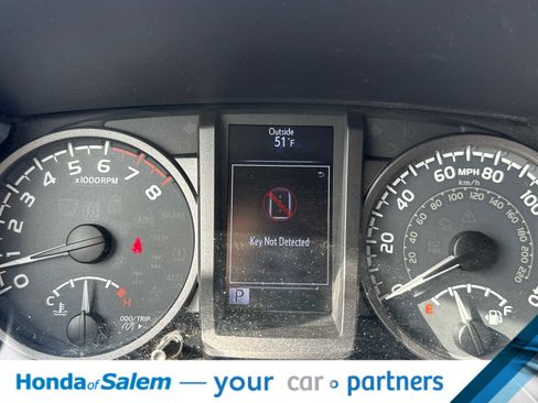 Used 2018 Toyota Tacoma TRD Sport w/ Technology Package image 16