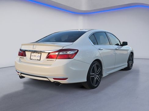 Used 2017 Honda Accord Sport image 5