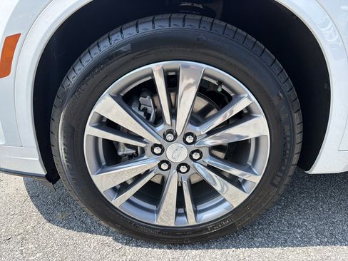 Certified 2025 Cadillac XT6 Premium Luxury FWD image 12