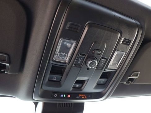 Used 2025 GMC Yukon AT4 AWD/4WD image 27