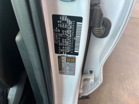 Used 2024 Kia Sorento S FWD image 29