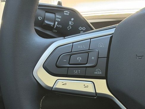 New 2026 Volkswagen Tiguan SE FWD image 16