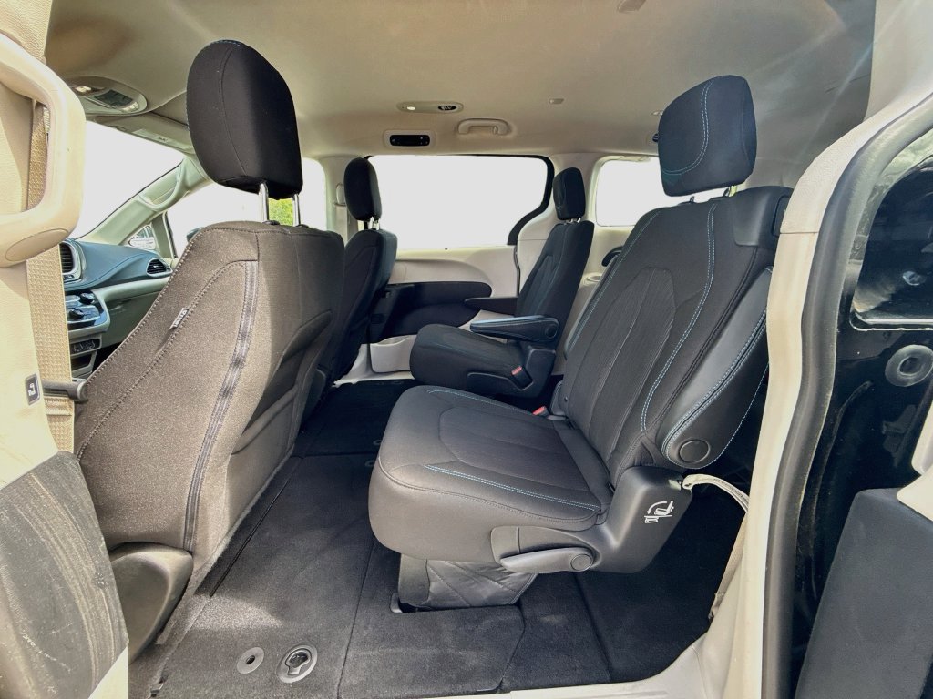 Used 2021 Chrysler Pacifica Touring FWD image 25