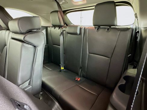Used 2025 Toyota Highlander XLE FWD image 28