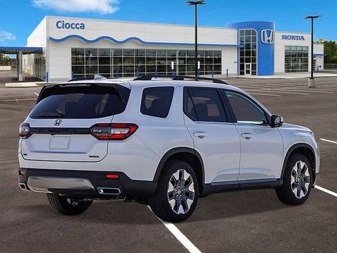 New 2026 Honda Pilot Touring image 4