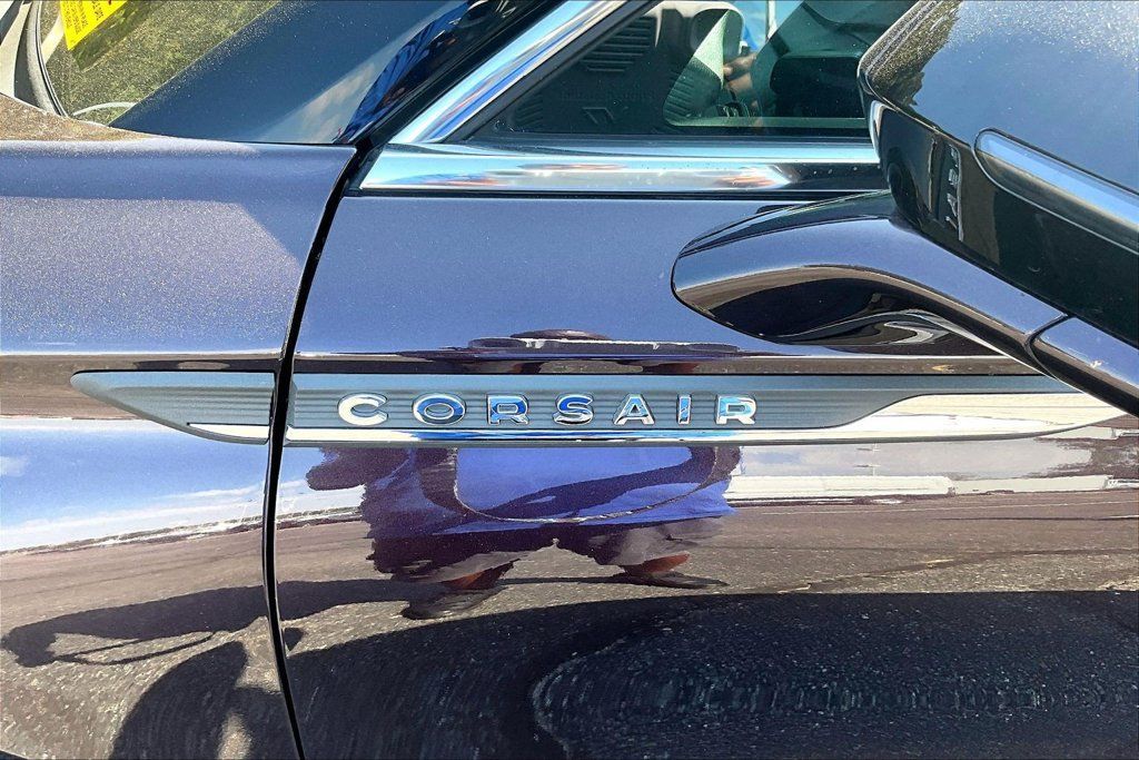 Used 2023 Lincoln Corsair FWD w/ Equipment Group 101A image 7