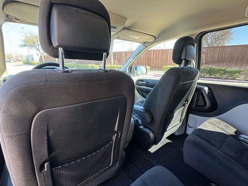 Used 2016 Dodge Grand Caravan SXT w/ Rear Park Assist Package image 31