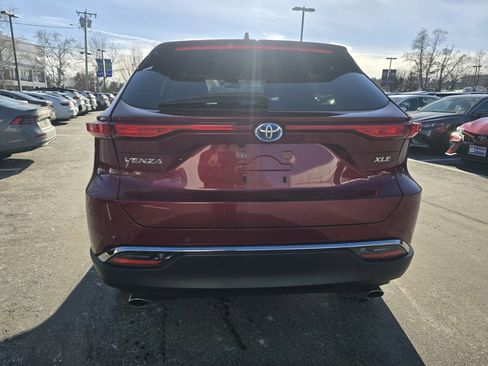 Certified 2023 Toyota Venza XLE image 6