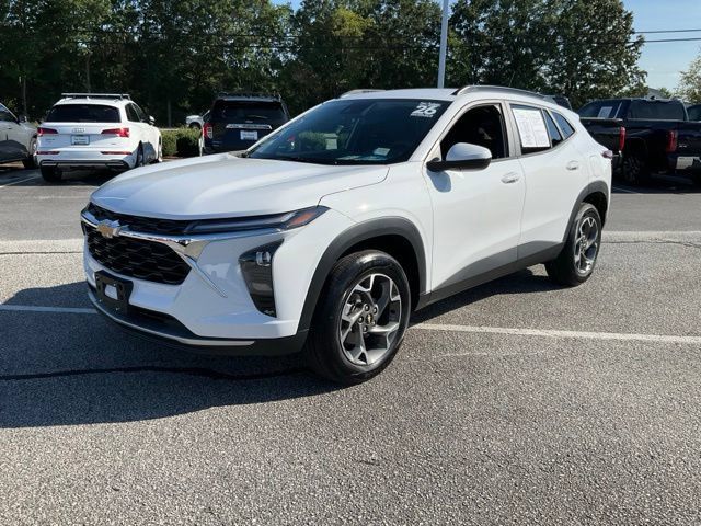 Certified 2026 Chevrolet Trax LT FWD image 1