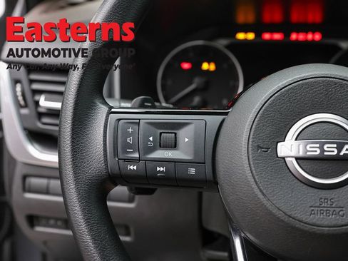 Used 2023 Nissan Rogue SV AWD/4WD image 14