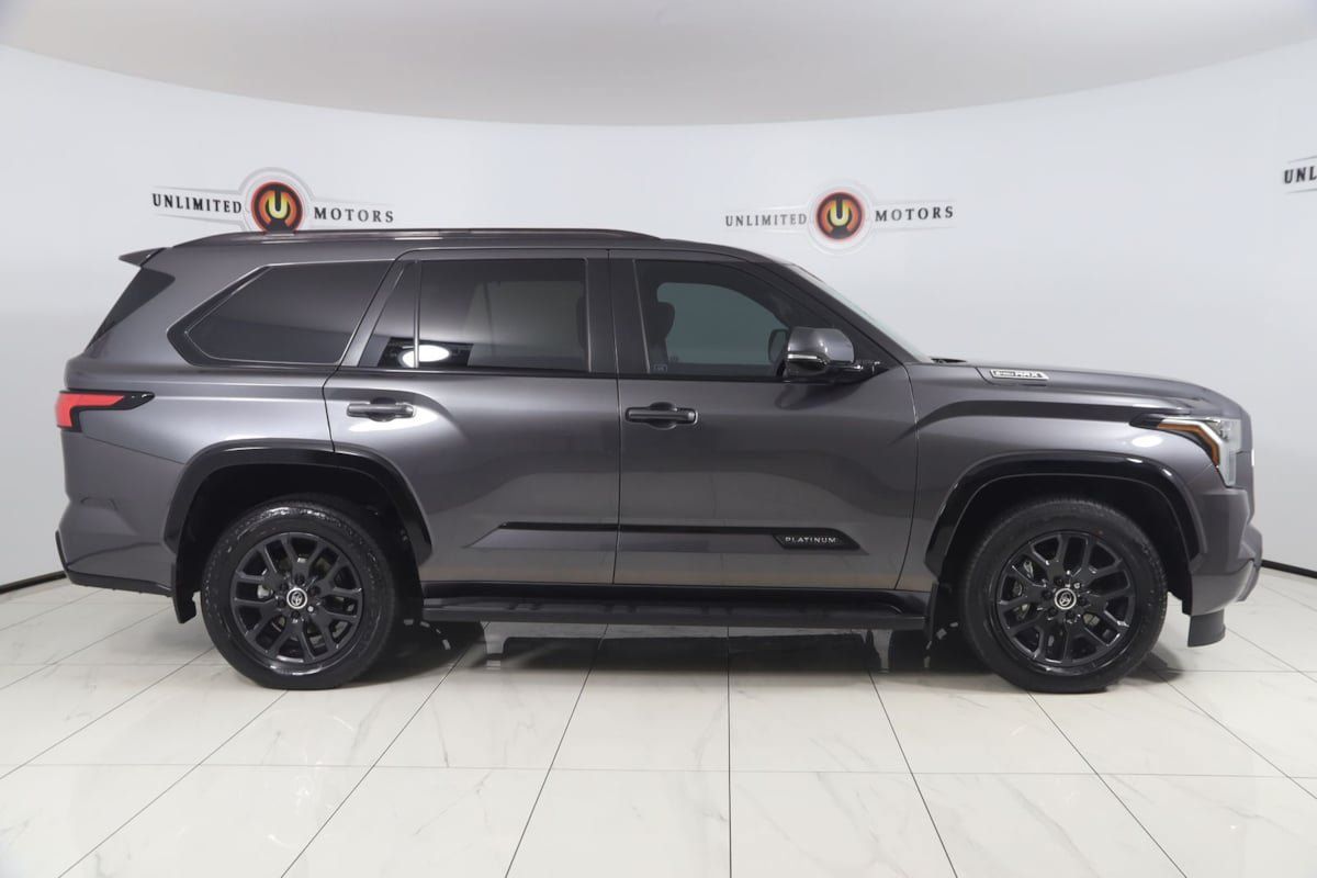 Used 2024 Toyota Sequoia Platinum AWD/4WD image 2