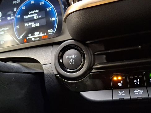 New 2025 Toyota Crown Signia image 14