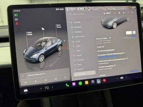 Used 2024 Tesla Model Y Long Range AWD/4WD image 12