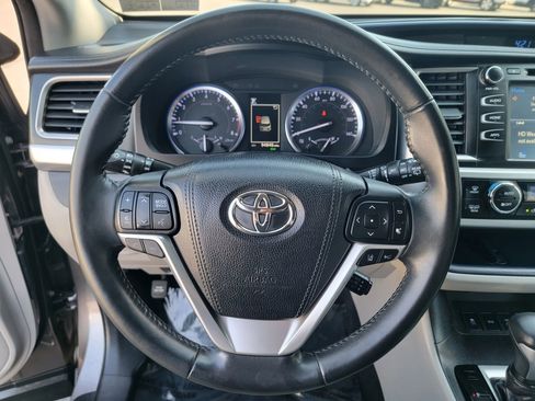 Used 2018 Toyota Highlander XLE image 32