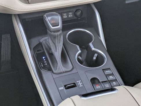 Used 2023 Toyota Highlander XLE image 14