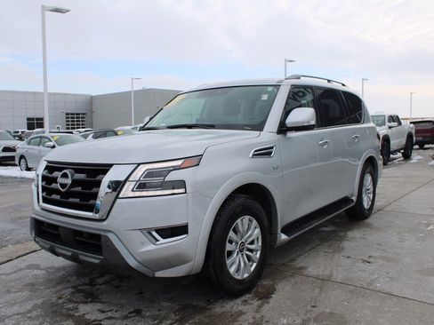 Used 2021 Nissan Armada SV image 3