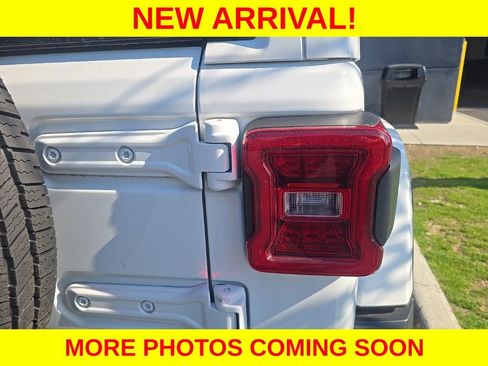 Used 2024 Jeep Wrangler Unlimited Sahara AWD/4WD image 8