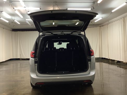 New 2026 Chrysler Pacifica Select w/ S Appearance Package FWD image 7