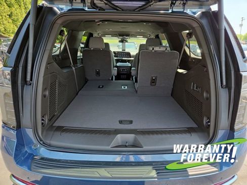 New 2026 Chevrolet Suburban LT w/ Comfort Package AWD/4WD image 17