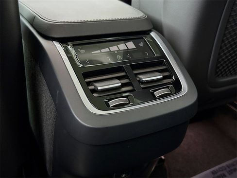 Certified 2025 Volvo XC90 B6 Plus image 26