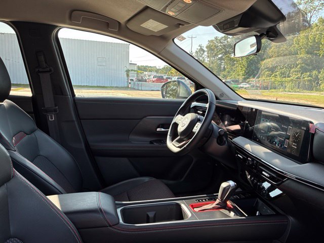 Used 2025 Nissan Kicks SR FWD image 22