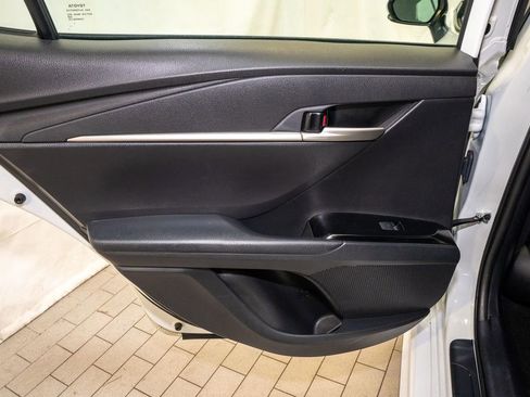 Used 2025 Toyota Camry SE image 8