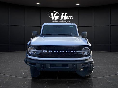 New 2025 Ford Bronco Badlands image 13