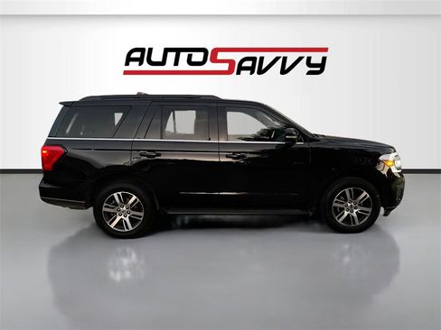 Used 2024 Ford Expedition XLT image 8