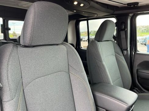 Used 2025 Jeep Gladiator Sport AWD/4WD image 27
