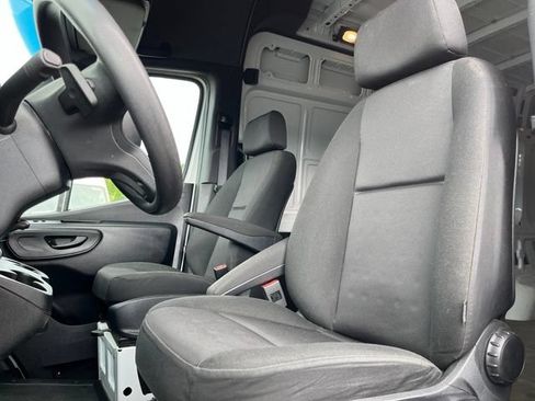 Used 2022 Mercedes-Benz Sprinter 2500 image 17