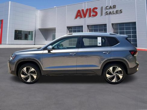 Used 2025 Volkswagen Taos SE AWD/4WD image 10